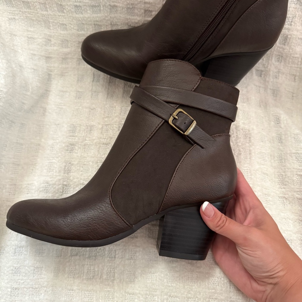 A2 Aerosoles Ankle Boots Invitation Brown Faux Leather Side Zip Heels - Picture 4 of 14